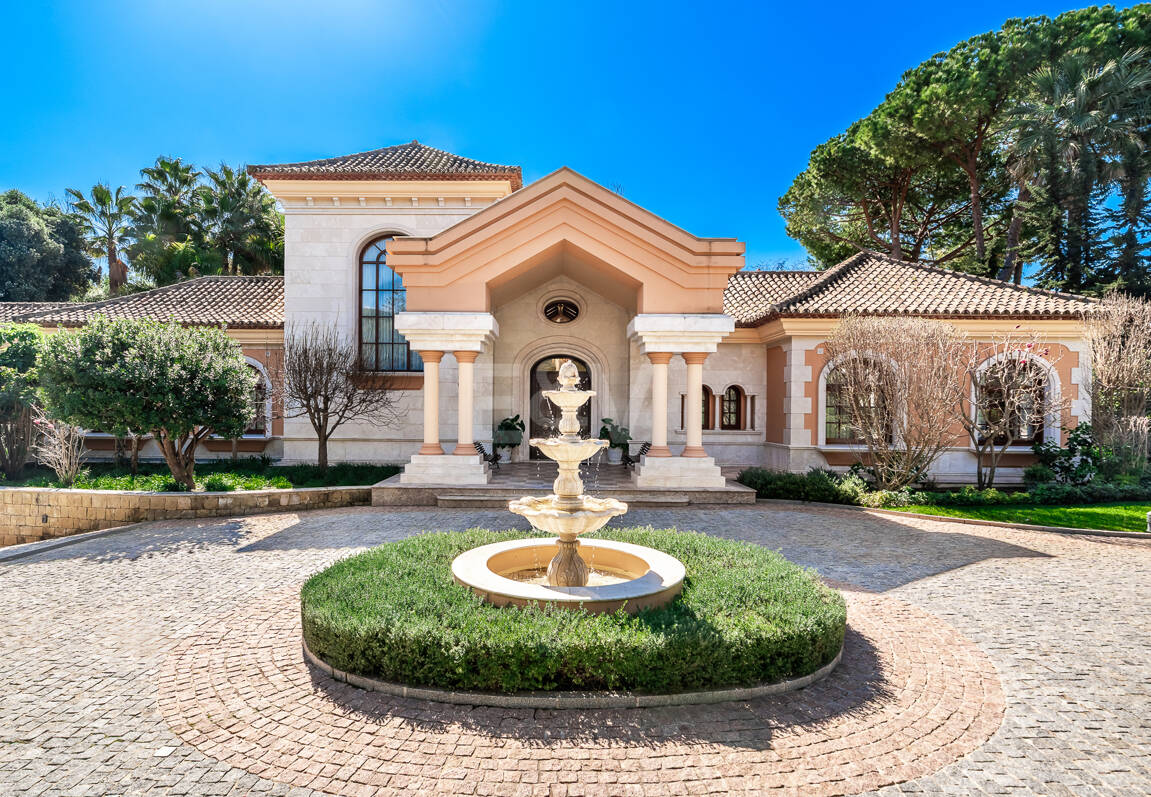 Erstlinie Guadalmina Strandseite Strandvilla in einem der renommiertesten Gebiete von Marbella