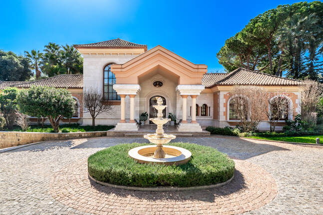 Erstlinie Guadalmina Strandseite Strandvilla in einem der renommiertesten Gebiete von Marbella