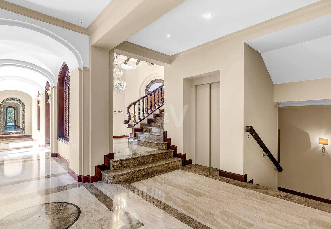 Erstlinie Guadalmina Strandseite Strandvilla in einem der renommiertesten Gebiete von Marbella