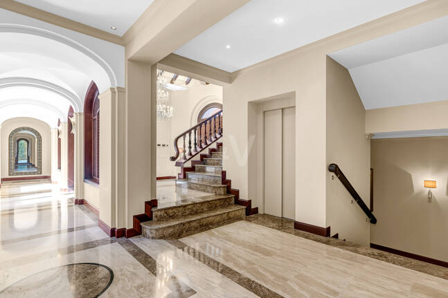 Erstlinie Guadalmina Strandseite Strandvilla in einem der renommiertesten Gebiete von Marbella