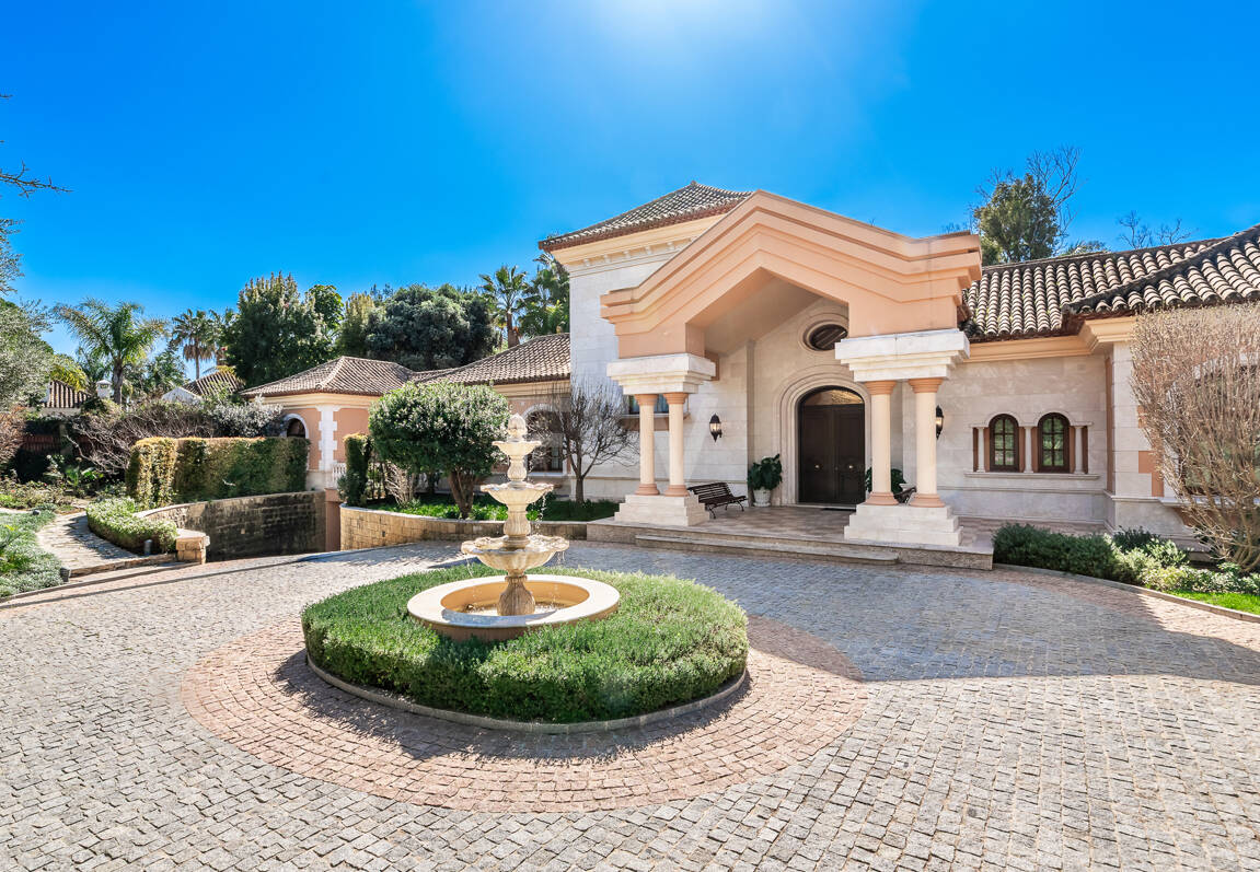 Erstlinie Guadalmina Strandseite Strandvilla in einem der renommiertesten Gebiete von Marbella