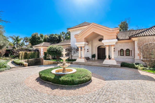 Erstlinie Guadalmina Strandseite Strandvilla in einem der renommiertesten Gebiete von Marbella