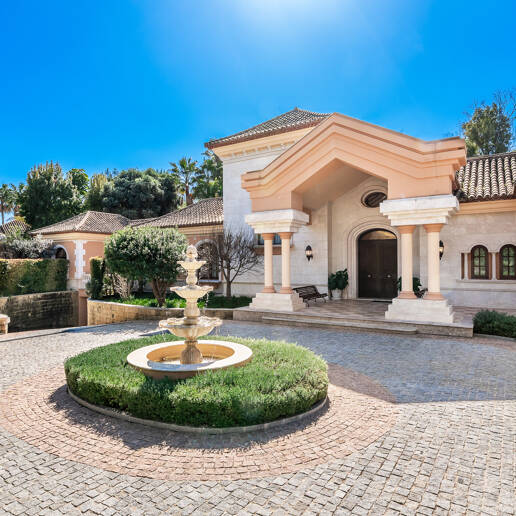 Superbe villa de style andalou à Guadalmina Baja, Marbella