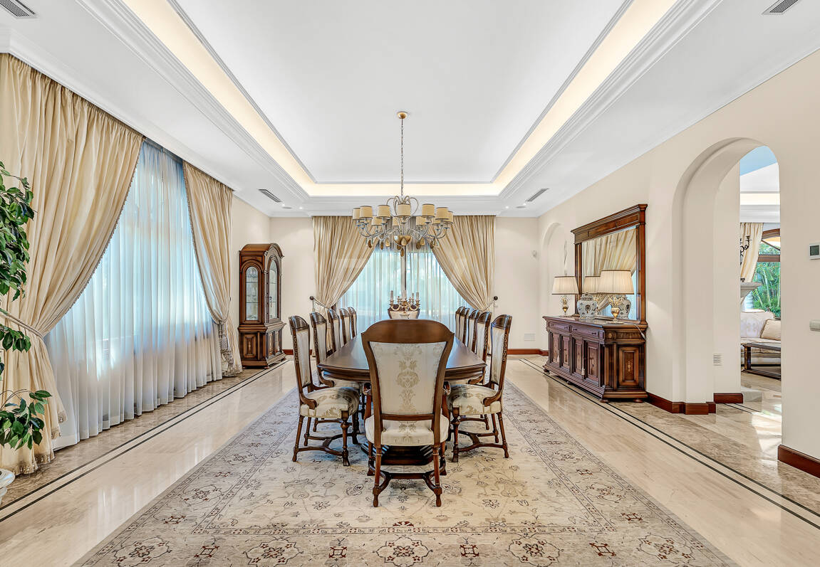 Erstlinie Guadalmina Strandseite Strandvilla in einem der renommiertesten Gebiete von Marbella