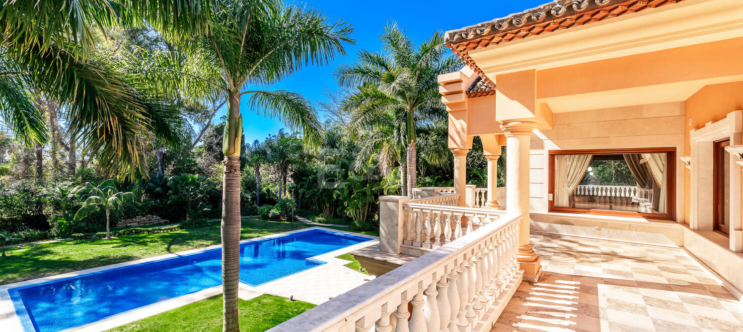 Superbe villa de style andalou à Guadalmina Baja, Marbella