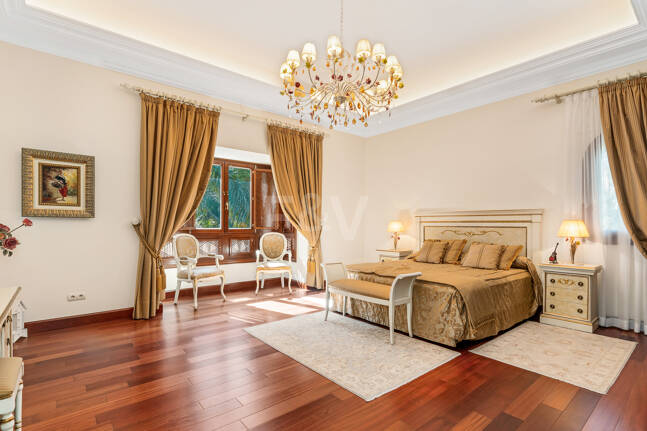 Erstlinie Guadalmina Strandseite Strandvilla in einem der renommiertesten Gebiete von Marbella