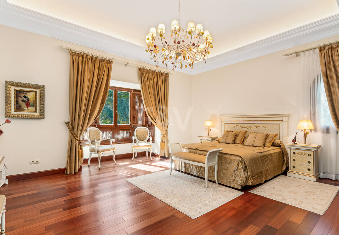 Erstlinie Guadalmina Strandseite Strandvilla in einem der renommiertesten Gebiete von Marbella