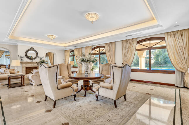 Erstlinie Guadalmina Strandseite Strandvilla in einem der renommiertesten Gebiete von Marbella