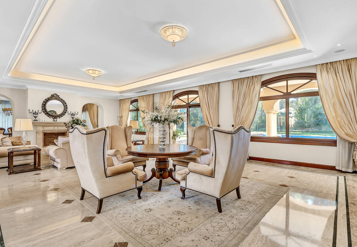 Erstlinie Guadalmina Strandseite Strandvilla in einem der renommiertesten Gebiete von Marbella