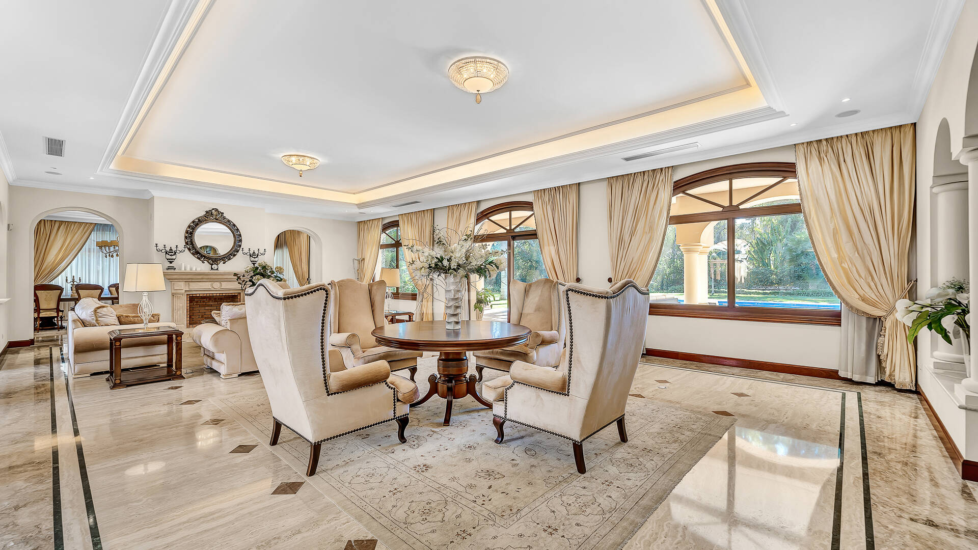 Erstlinie Guadalmina Strandseite Strandvilla in einem der renommiertesten Gebiete von Marbella