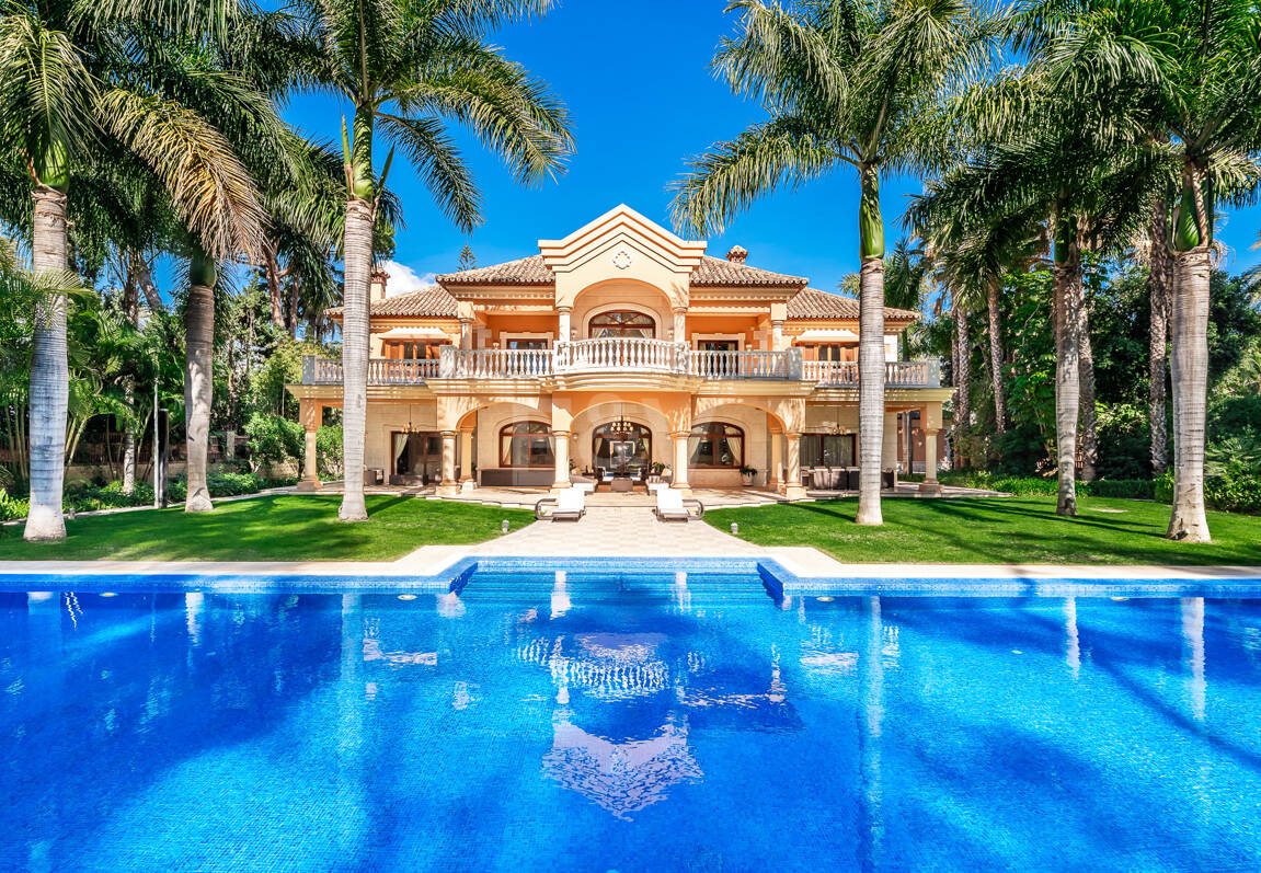 Erstlinie Guadalmina Strandseite Strandvilla in einem der renommiertesten Gebiete von Marbella