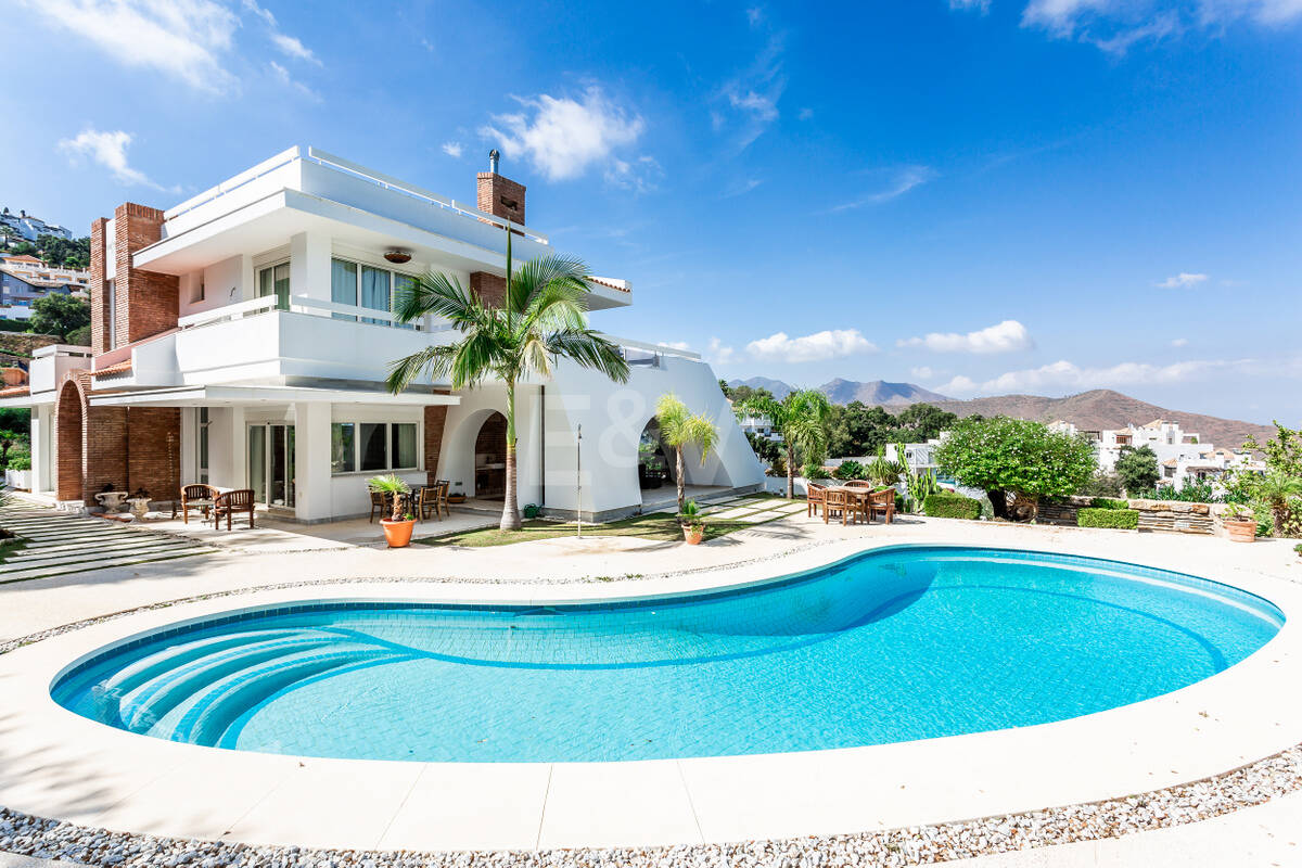 Exceptionell villa i La Mairena, Marbella East