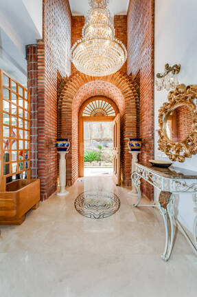 Exceptionell villa i La Mairena, Marbella East