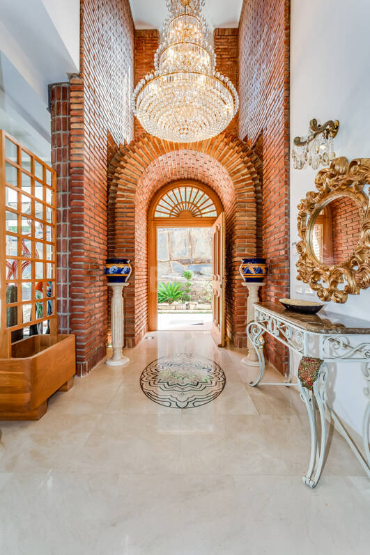 Exceptionell villa i La Mairena, Marbella East
