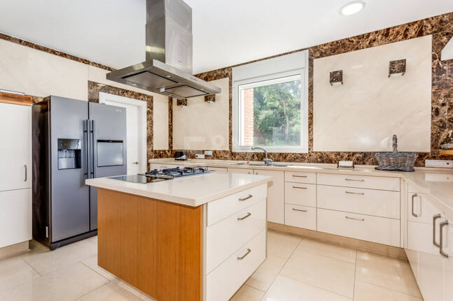 Exceptionell villa i La Mairena, Marbella East