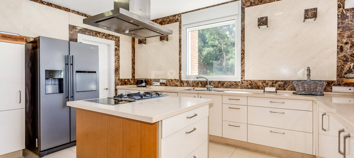 Exceptionell villa i La Mairena, Marbella East