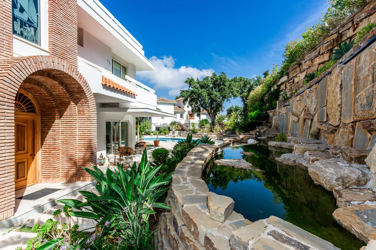 Exceptionell villa i La Mairena, Marbella East