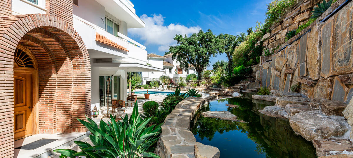 Exceptionell villa i La Mairena, Marbella East