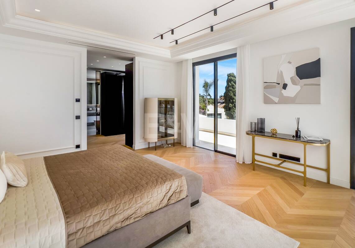 Impressionnant contemporain Villa Surplombant la mer Méditerranée sur le mille d'or