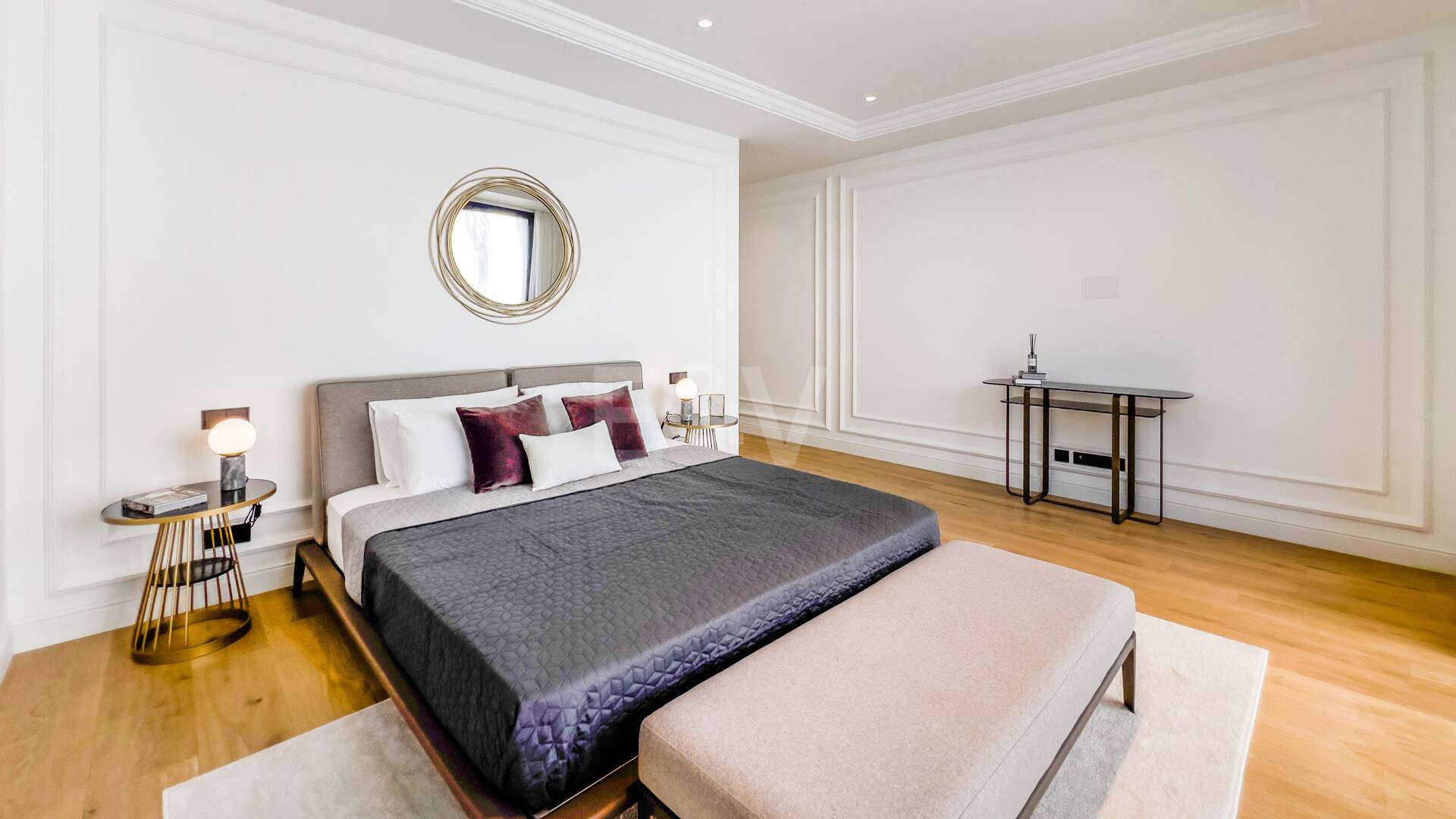 Imponujące współczesne Villa Overlooking the Mediterranean Sea on the Golden Mile