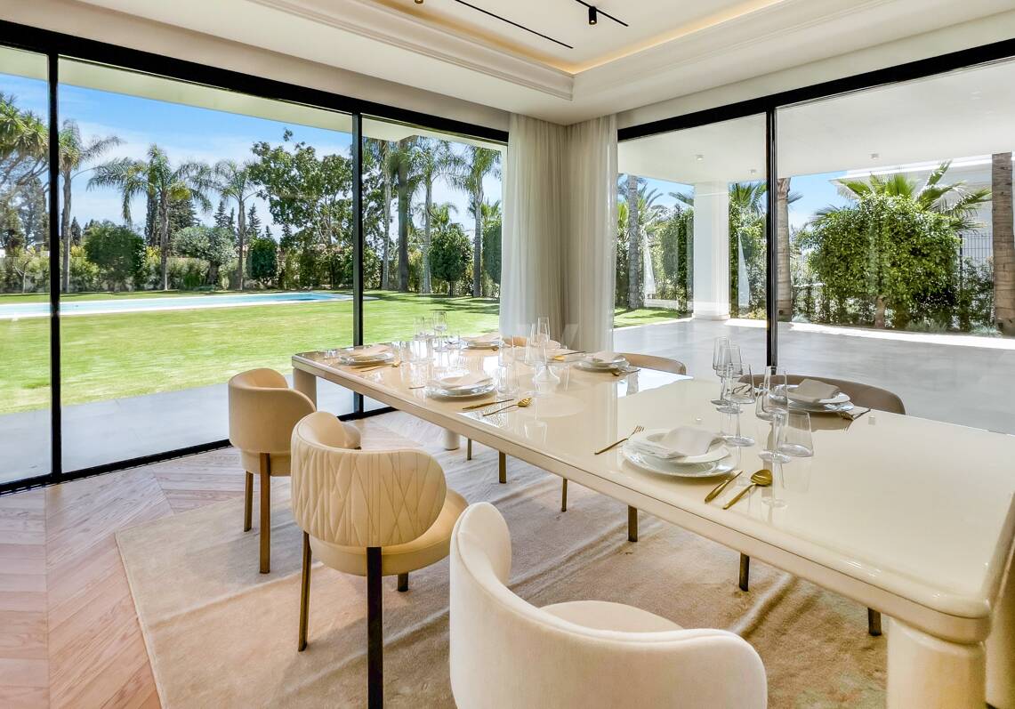 Impressionnant contemporain Villa Surplombant la mer Méditerranée sur le mille d'or
