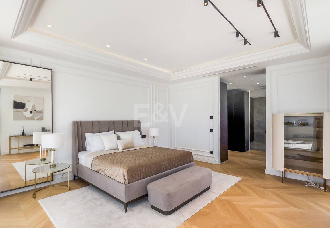 Imponujące współczesne Villa Overlooking the Mediterranean Sea on the Golden Mile