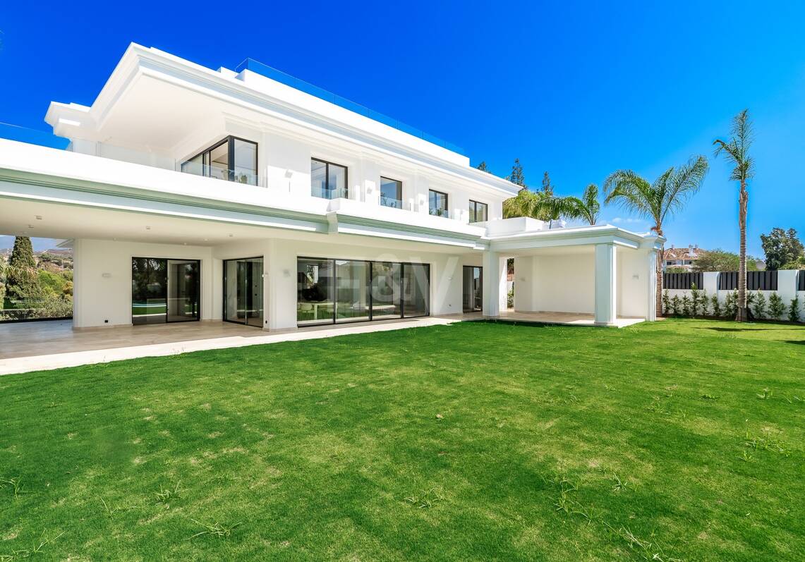 Impressionnant contemporain Villa Surplombant la mer Méditerranée sur le mille d'or