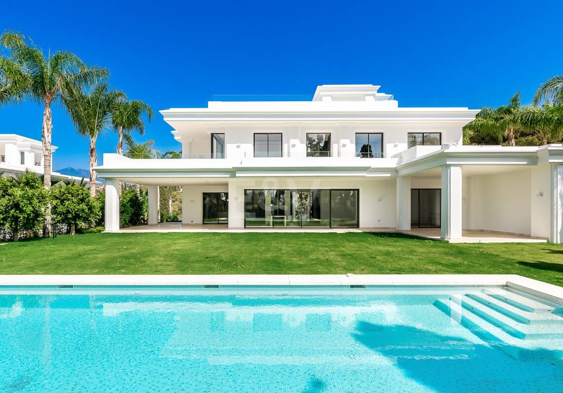 Impressionnant contemporain Villa Surplombant la mer Méditerranée sur le mille d'or