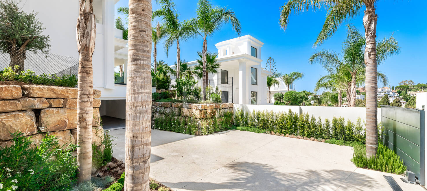 Bezaubernde andalusische Villa mit atemberaubendem Blick auf das Mittelmeer in der Nähe der Königlichen Moschee