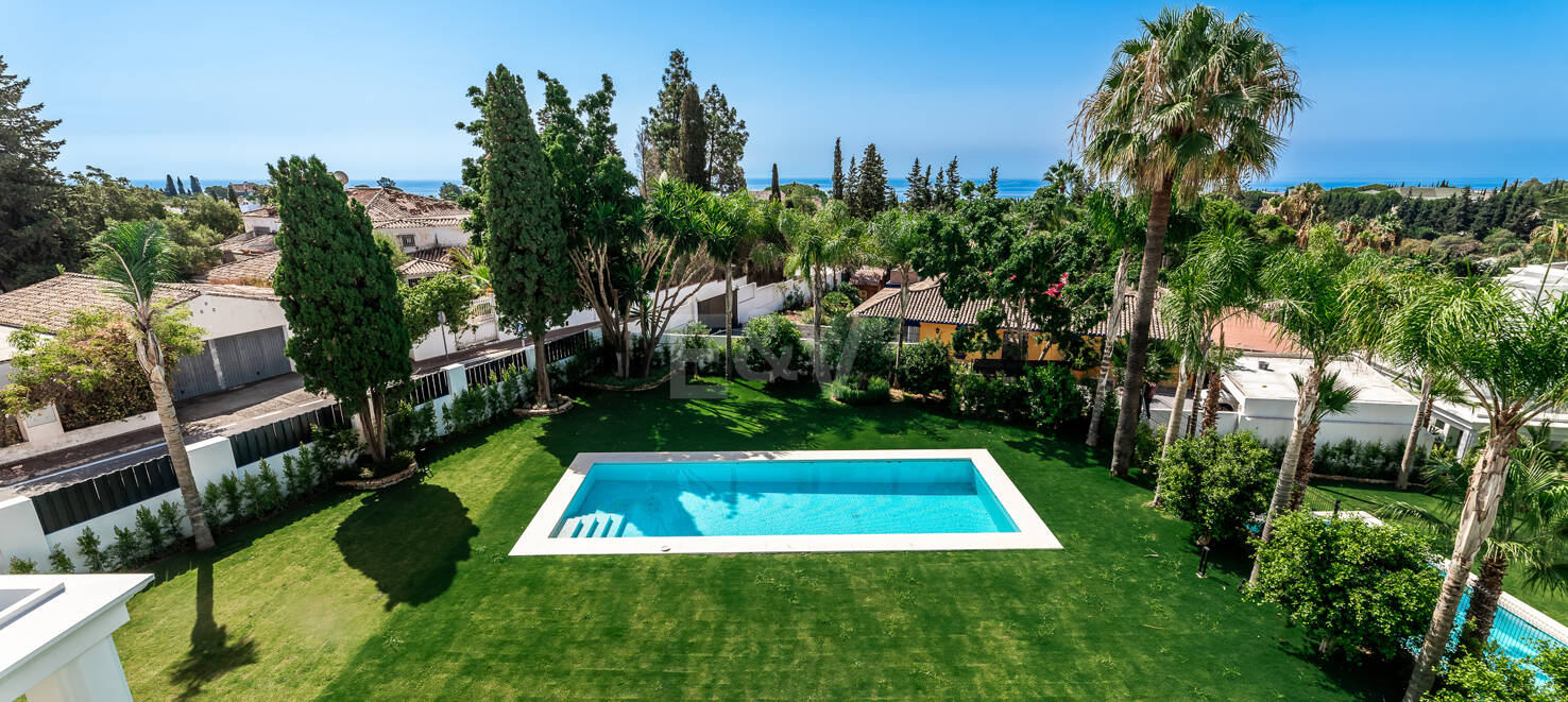 Bezaubernde andalusische Villa mit atemberaubendem Blick auf das Mittelmeer in der Nähe der Königlichen Moschee