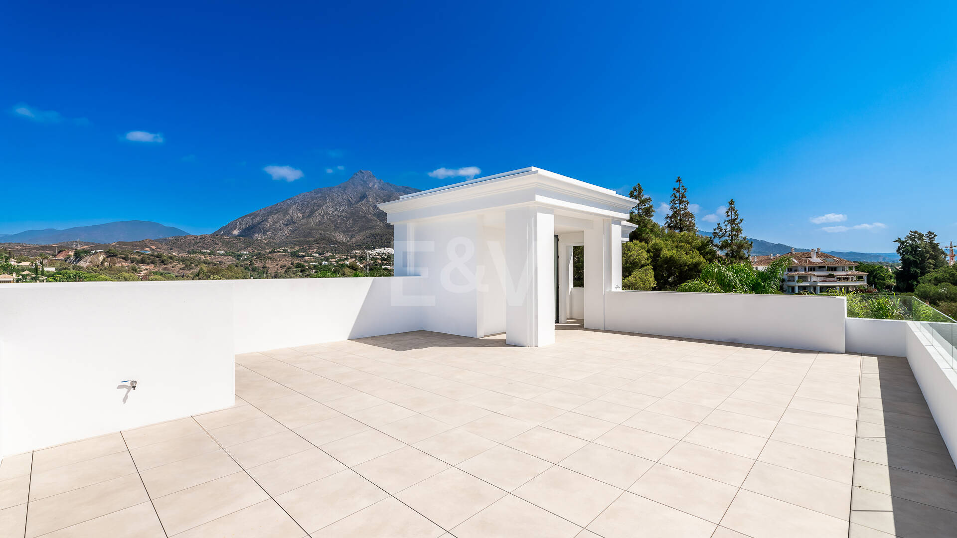 Andaluzjańska willa z zapierającym dech w piersiach widokiem Morza Śródziemnego na Golden Mile Blisko Meczetu Królewskiego