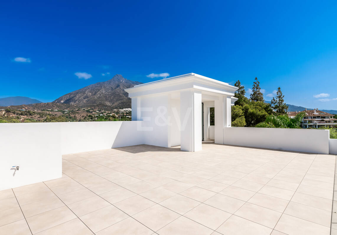 Enchanteresse villa andalouse avec vue mer Méditerranéenne à couper le souffle sur le mille d'or près de la mosquée royale