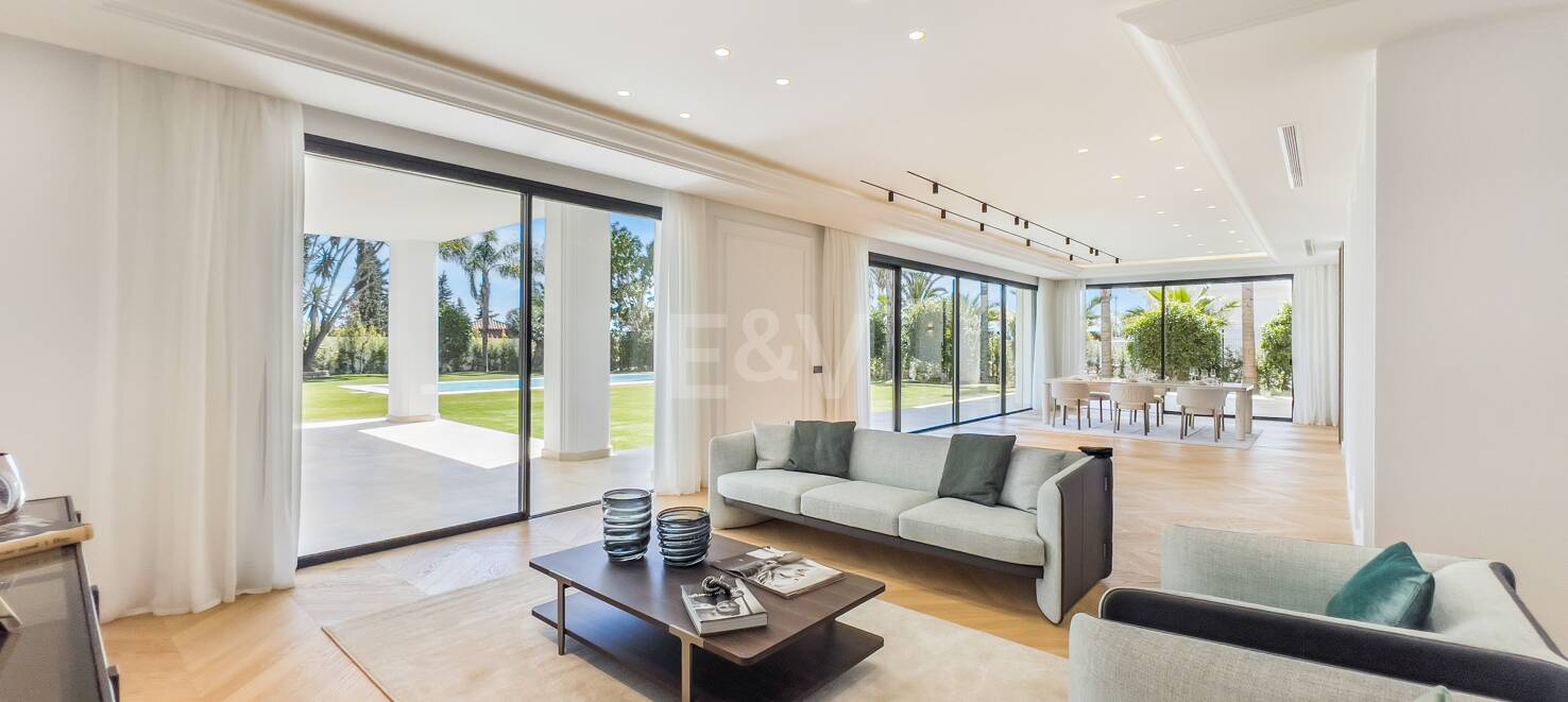 Bezaubernde andalusische Villa mit atemberaubendem Blick auf das Mittelmeer in der Nähe der Königlichen Moschee