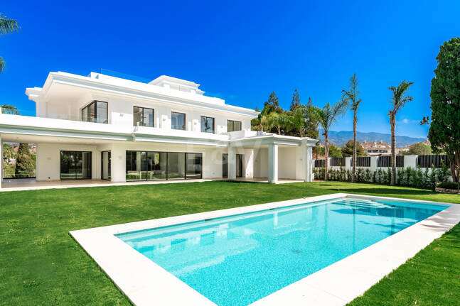 Encantadora villa andaluza con impresionantes vistas al mar Mediterráneo cerca de la Mezquita Real