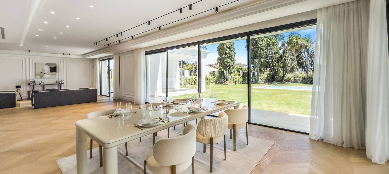 Bezaubernde andalusische Villa mit atemberaubendem Blick auf das Mittelmeer in der Nähe der Königlichen Moschee
