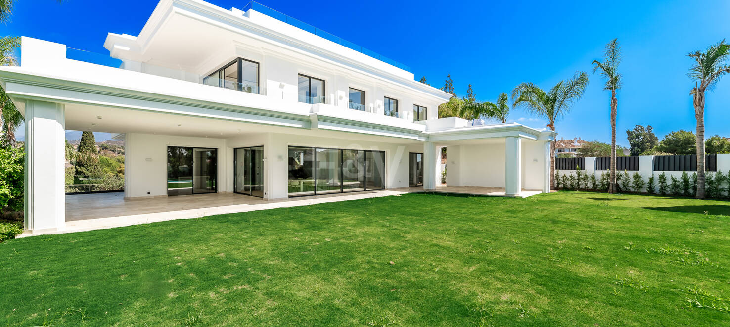 Bezaubernde andalusische Villa mit atemberaubendem Blick auf das Mittelmeer in der Nähe der Königlichen Moschee