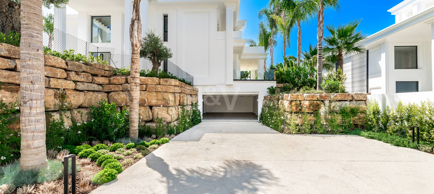 Bezaubernde andalusische Villa mit atemberaubendem Blick auf das Mittelmeer in der Nähe der Königlichen Moschee