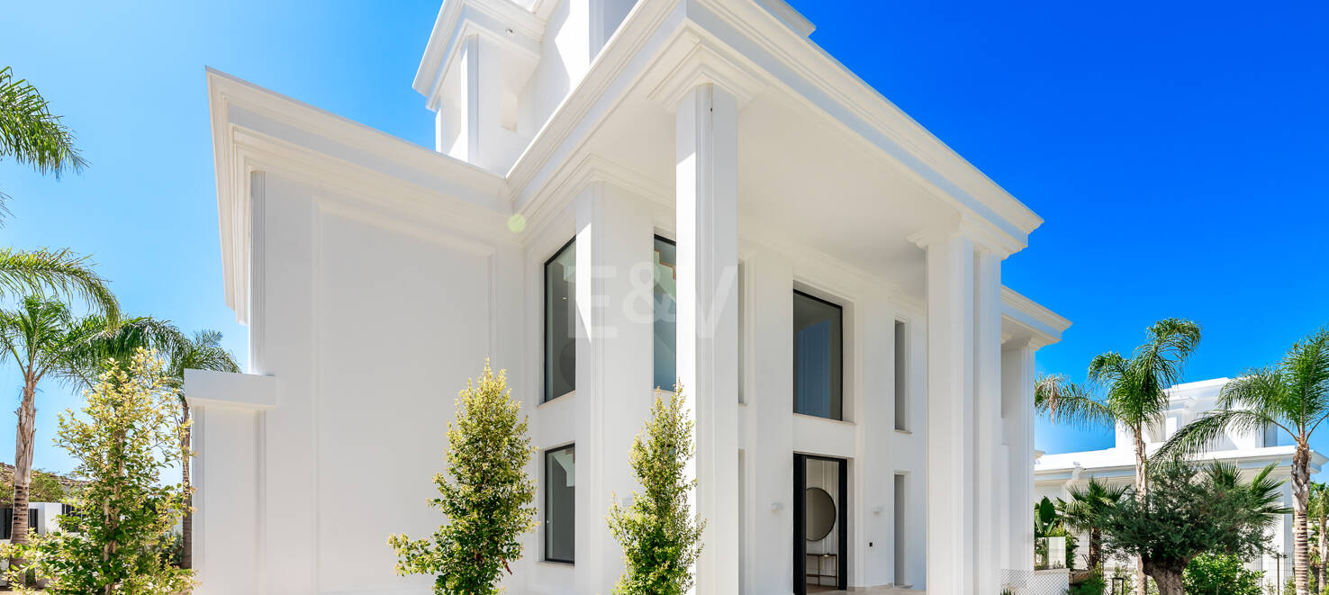 Bezaubernde andalusische Villa mit atemberaubendem Blick auf das Mittelmeer in der Nähe der Königlichen Moschee