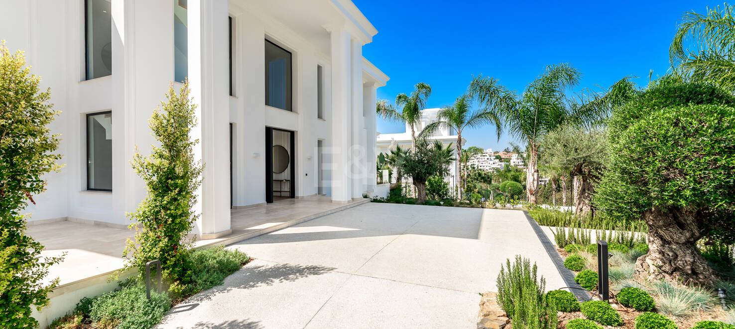 Bezaubernde andalusische Villa mit atemberaubendem Blick auf das Mittelmeer in der Nähe der Königlichen Moschee