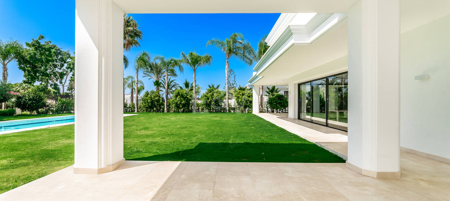 Bezaubernde andalusische Villa mit atemberaubendem Blick auf das Mittelmeer in der Nähe der Königlichen Moschee