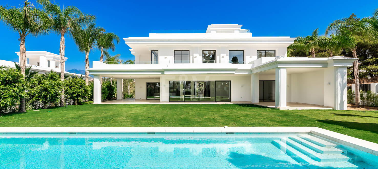 Bezaubernde andalusische Villa mit atemberaubendem Blick auf das Mittelmeer in der Nähe der Königlichen Moschee