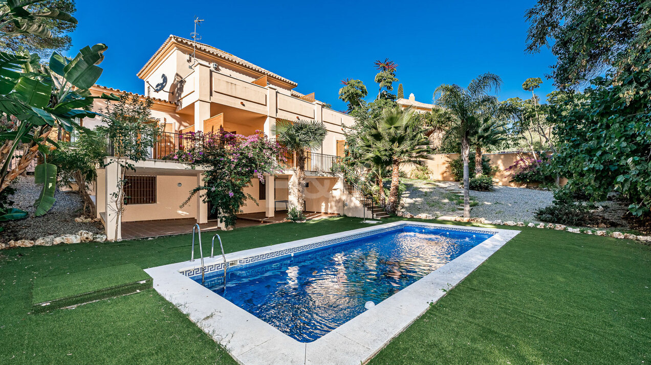 Villa de estilo tradicional en Las Lomas de Marbella