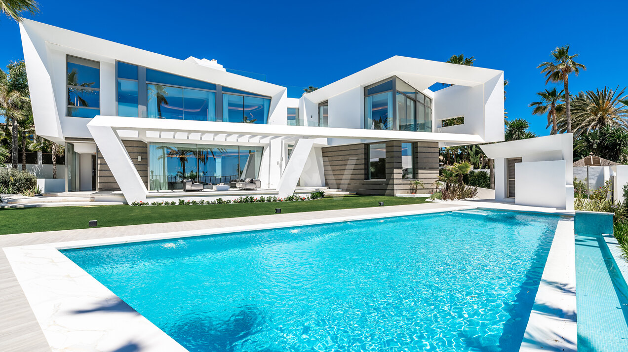 Hochmodernes Meisterwerk in Los Monteros direkt am Strand