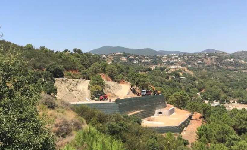 Grand terrain avec vue dégagée à Monte Mayor