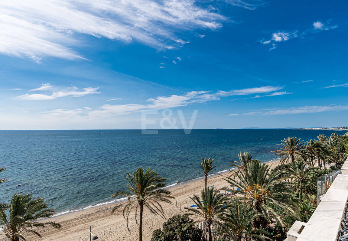 Exklusiv Frontline Beach Lägenhet i Mare Nostrum