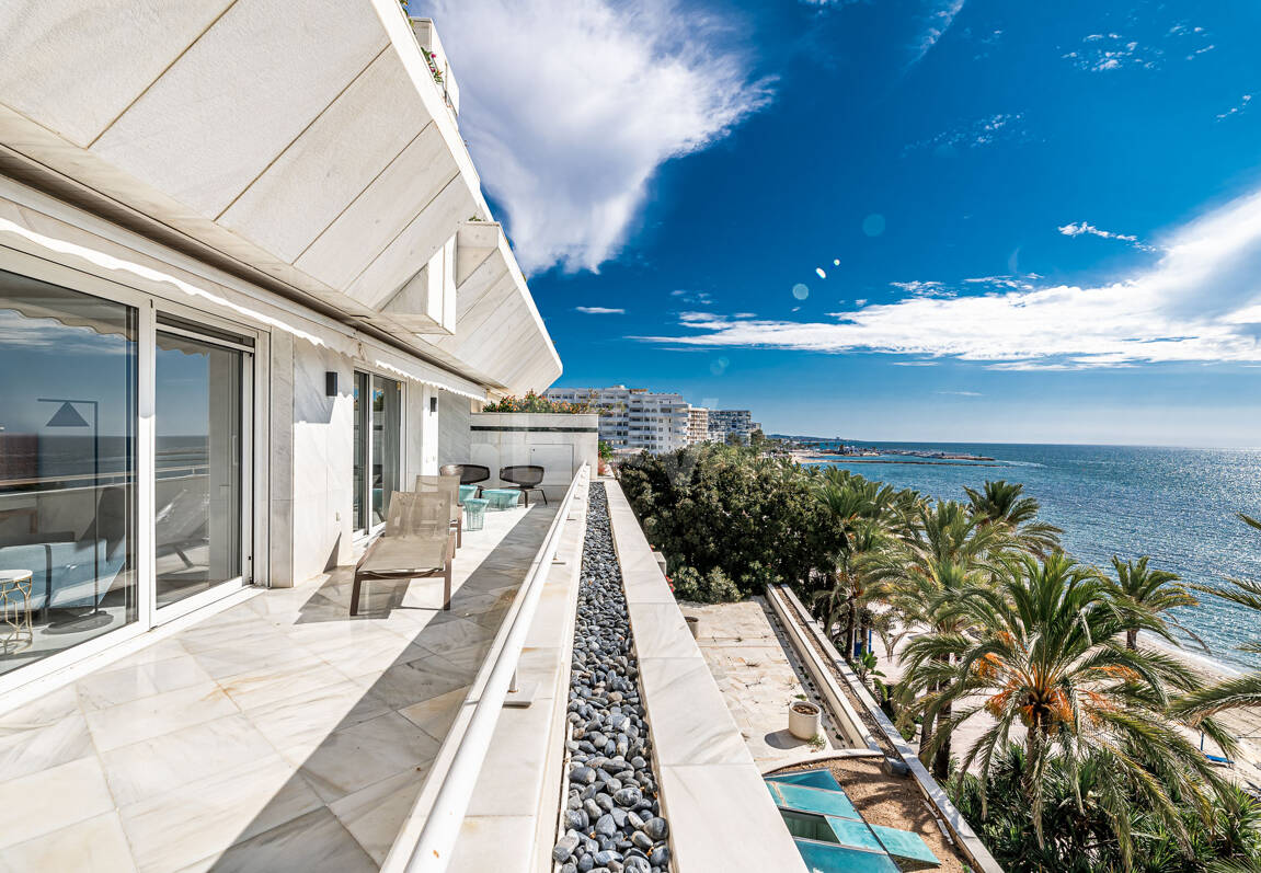 Exklusiv Frontline Beach Lägenhet i Mare Nostrum