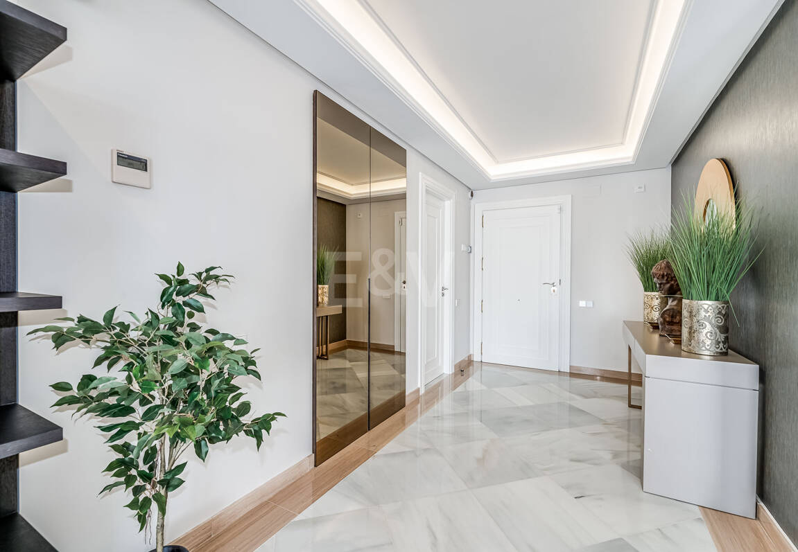 Exklusiv Frontline Beach Lägenhet i Mare Nostrum