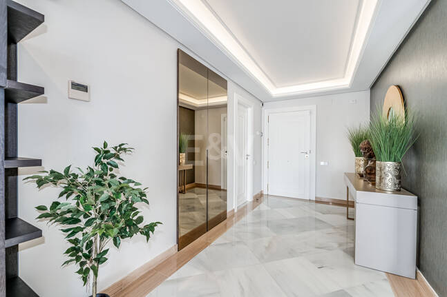 Exklusiv Frontline Beach Lägenhet i Mare Nostrum