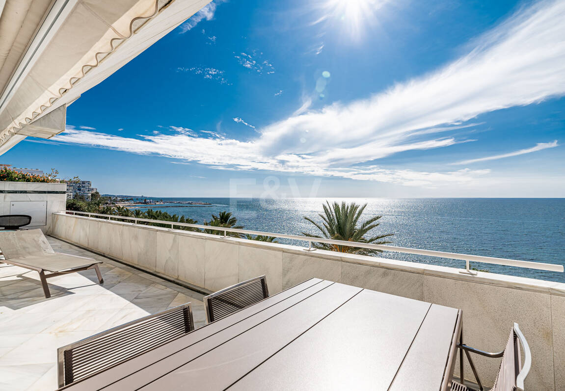 Exklusiv Frontline Beach Lägenhet i Mare Nostrum