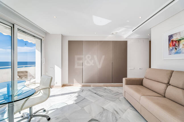 Exklusiv Frontline Beach Lägenhet i Mare Nostrum